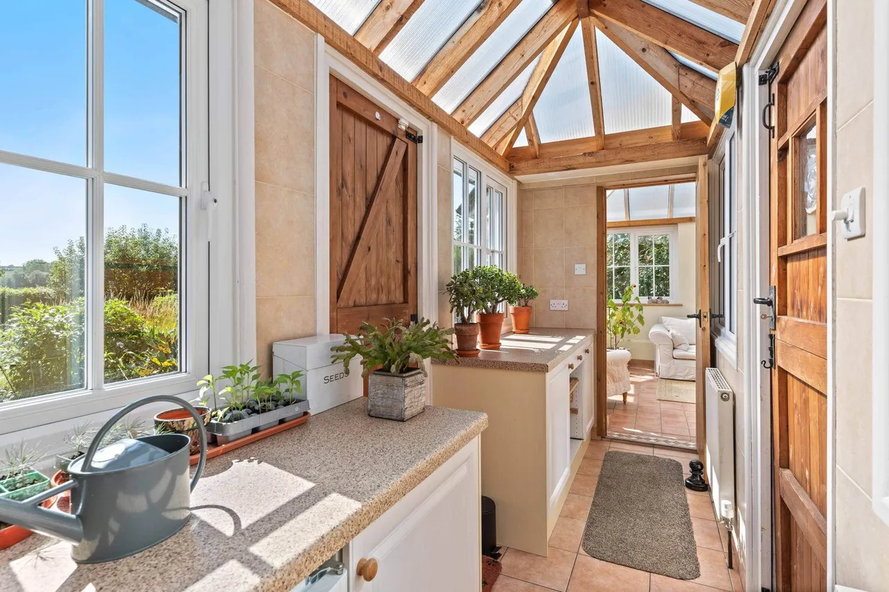 'Old Forge End Bungalow' Wareside, Nr Ware, photo 18
