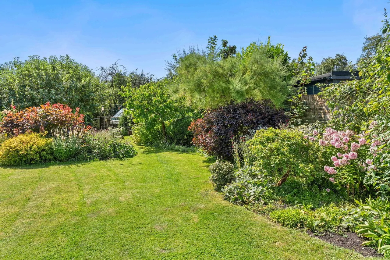 'Old Forge End Bungalow' Wareside, Nr Ware, photo 37