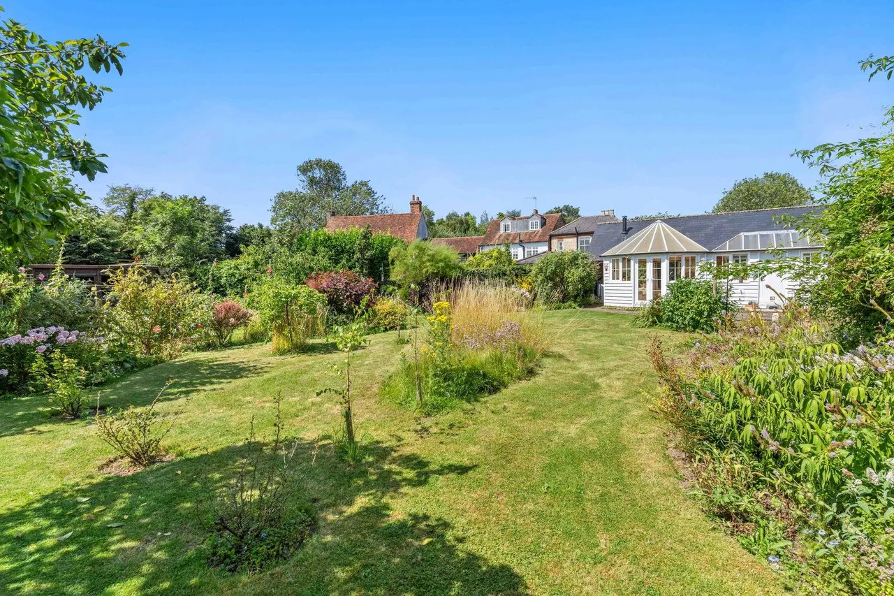 'Old Forge End Bungalow' Wareside, Nr Ware, photo 35
