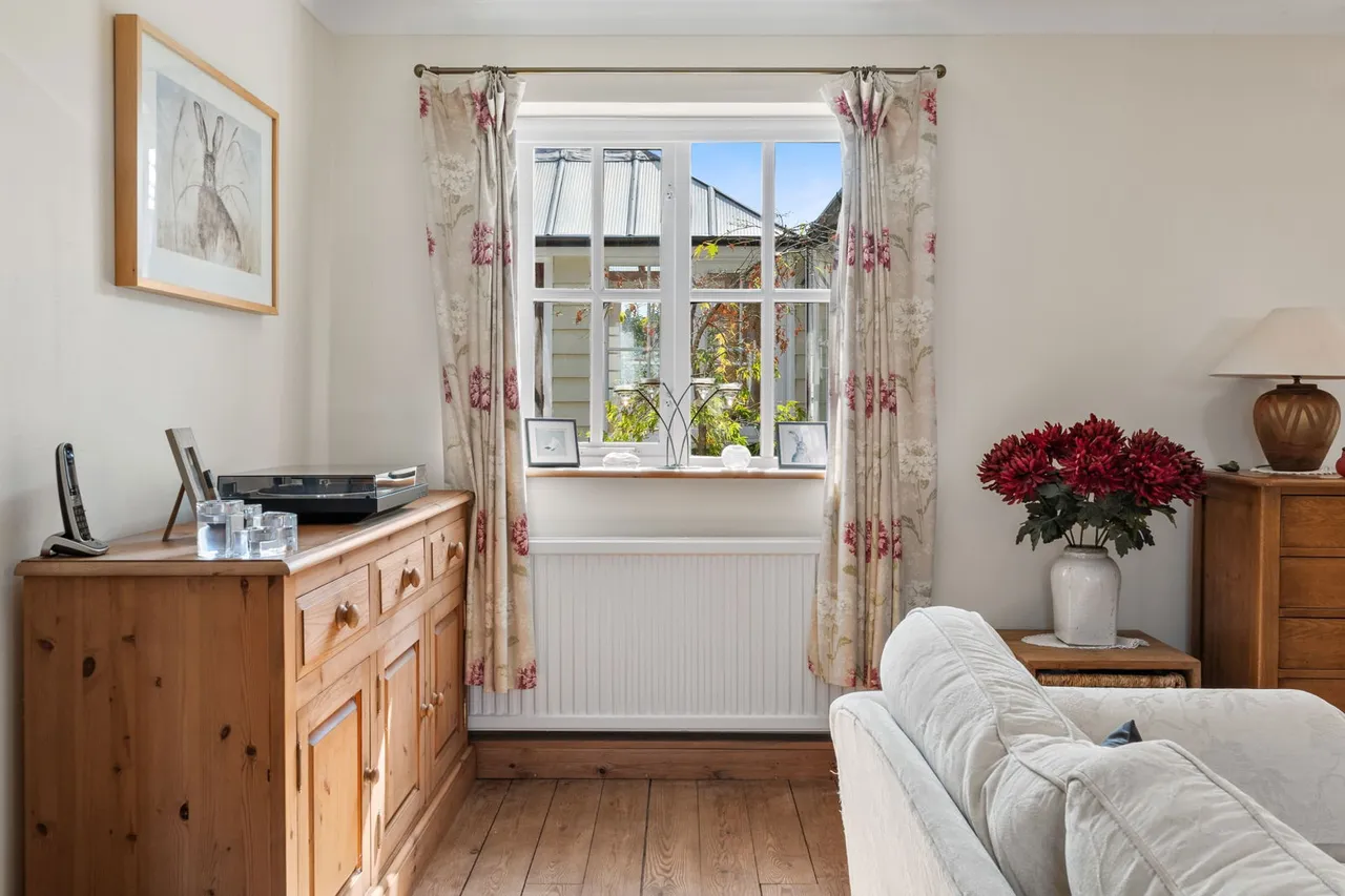 'Old Forge End Bungalow' Wareside, Nr Ware, photo 9