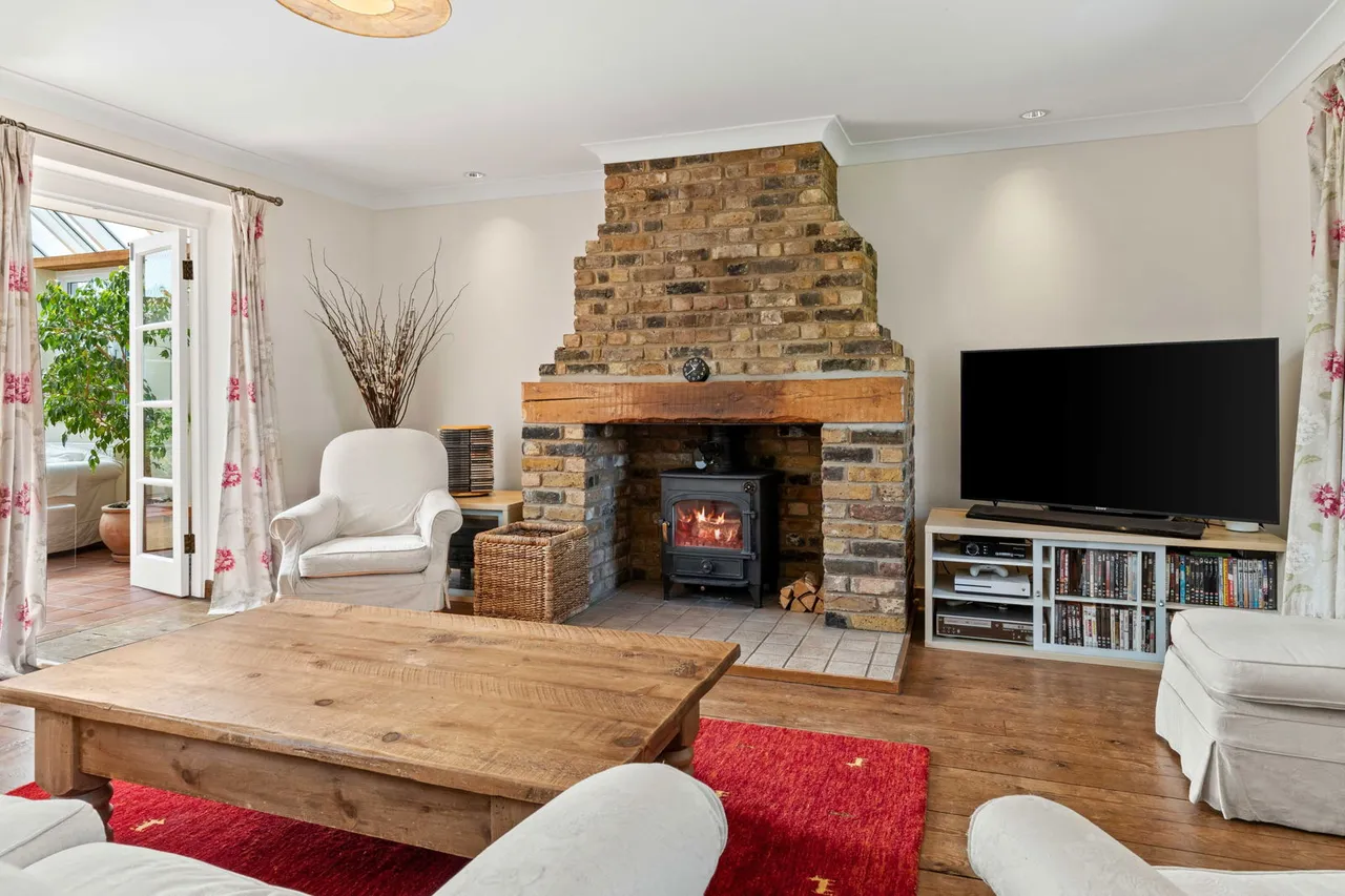 'Old Forge End Bungalow' Wareside, Nr Ware, photo 7