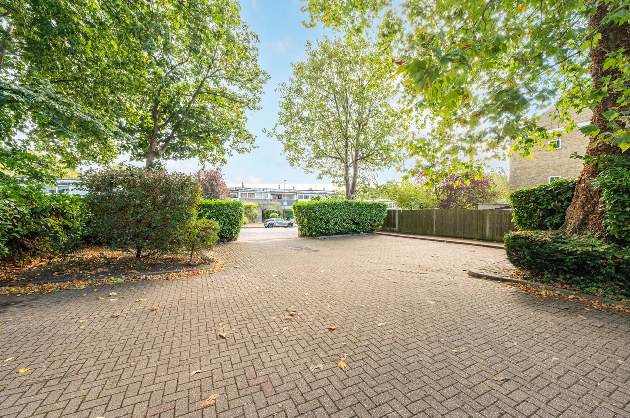 11 Wycherley Close, London, photo 9