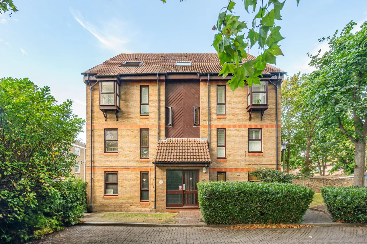 11 Wycherley Close, London, photo 8