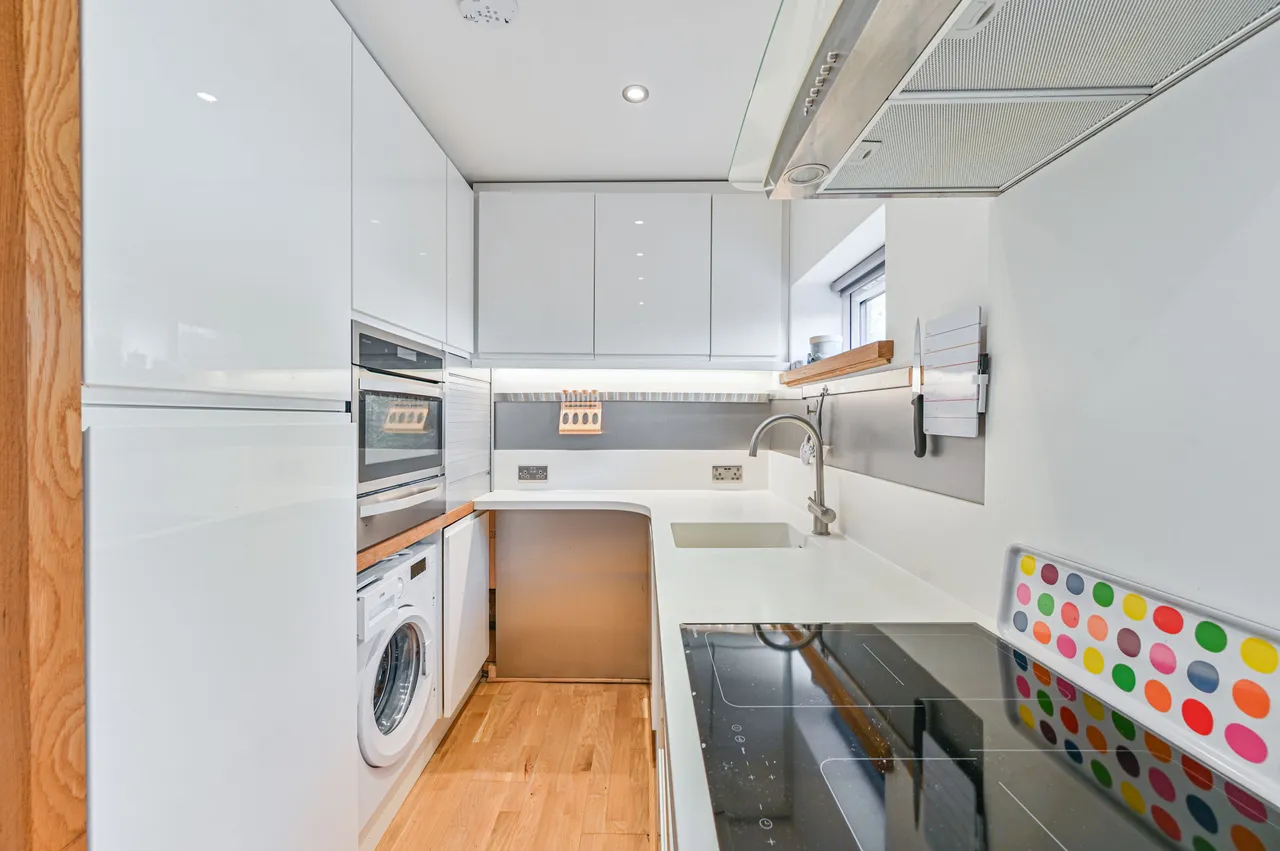11 Wycherley Close, London, photo 6