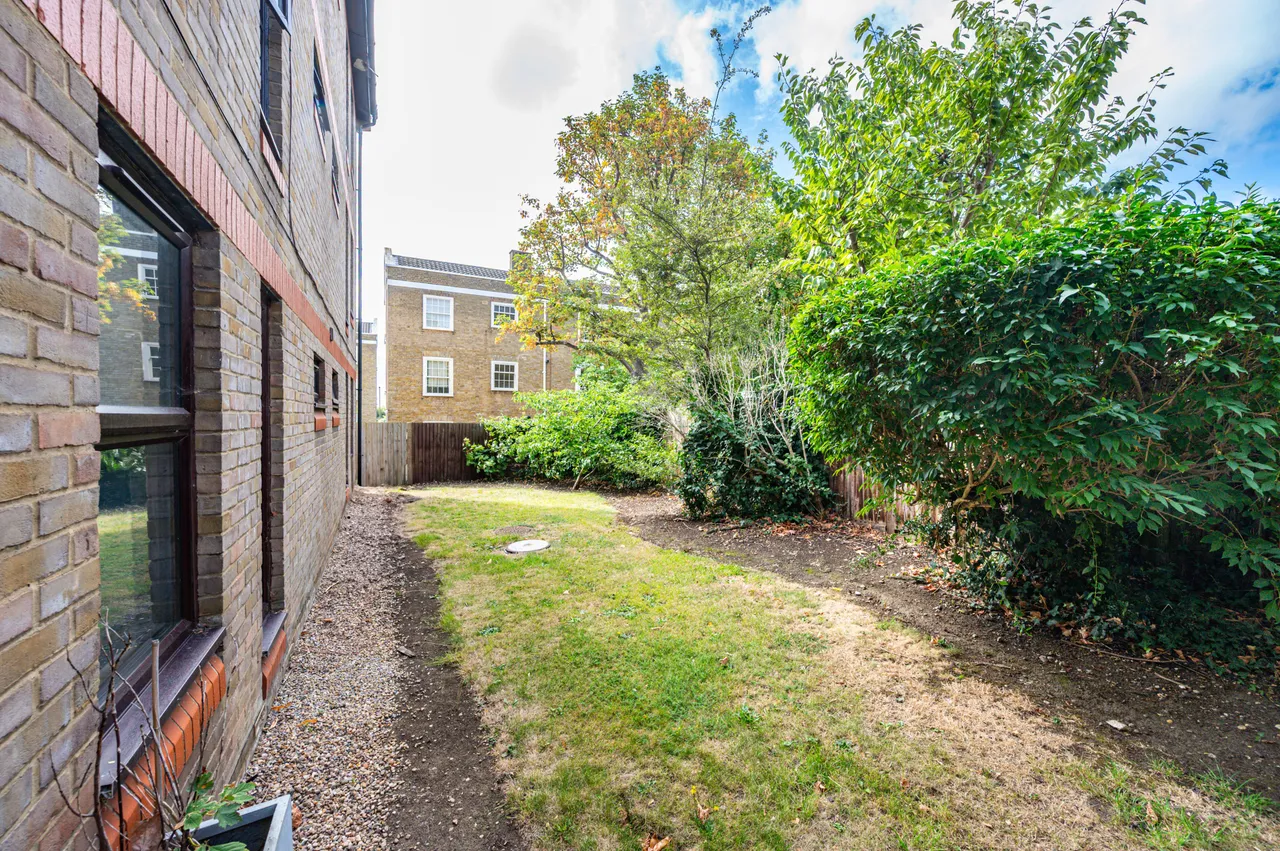 11 Wycherley Close, London, photo 10