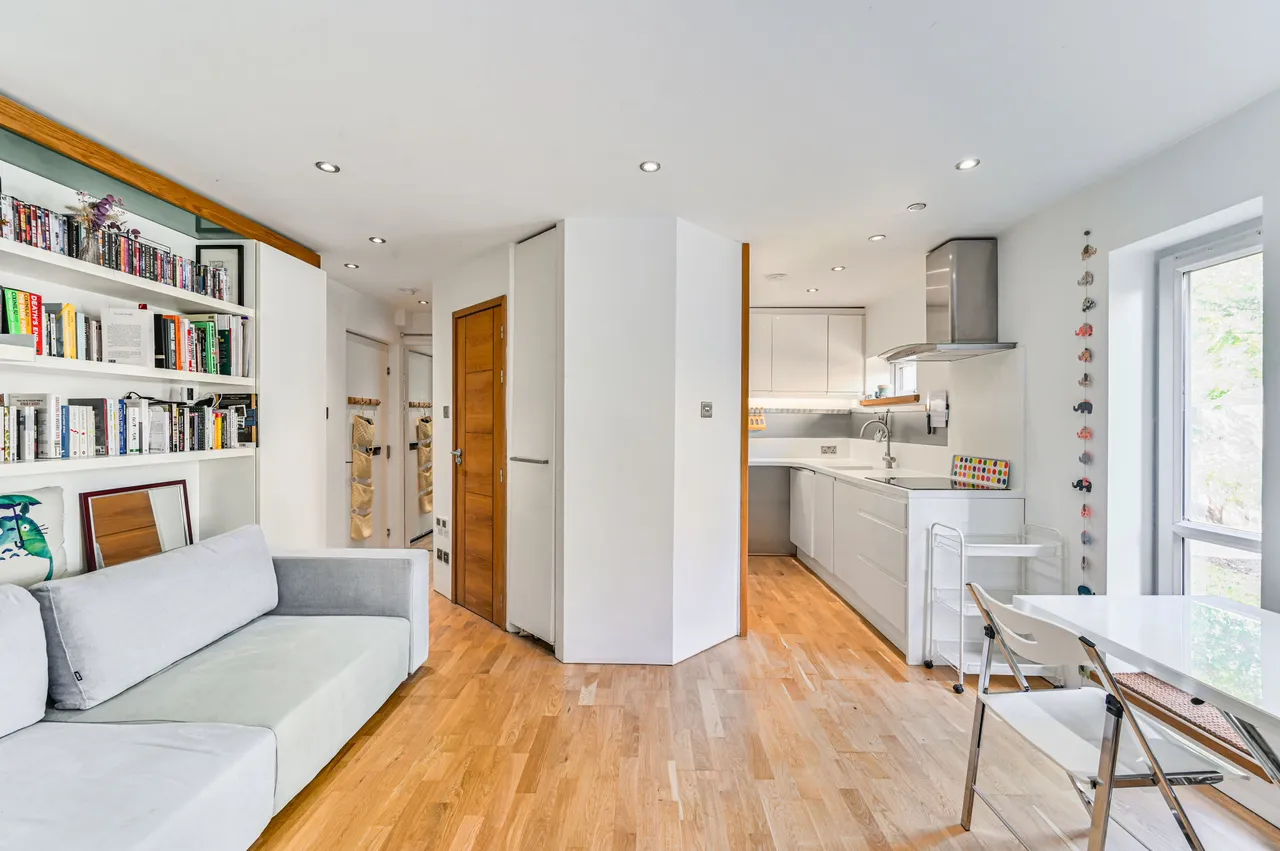 11 Wycherley Close, London, photo 4