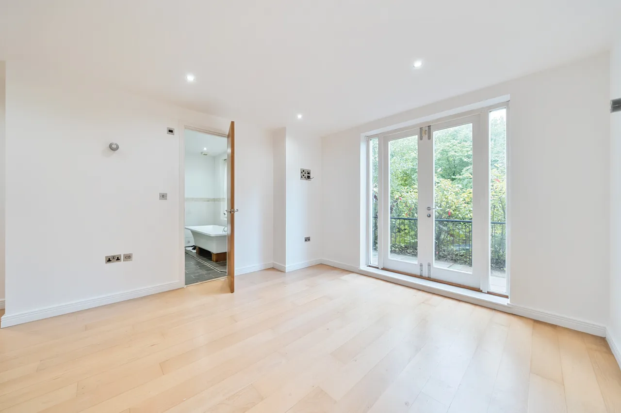 Mountview Road, Esher, KT10, photo 12