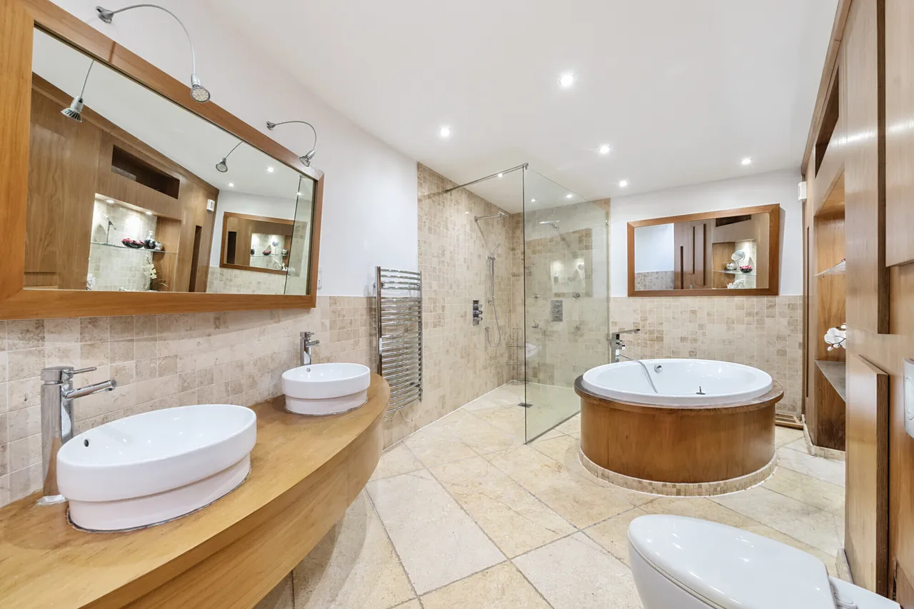 Mountview Road, Esher, KT10, photo 11