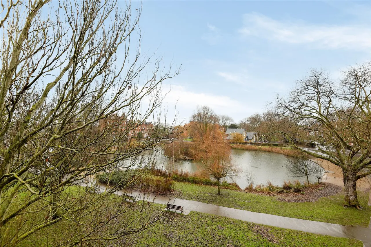 4 bed house to rent, Cleveland Road, Barnes, SW13