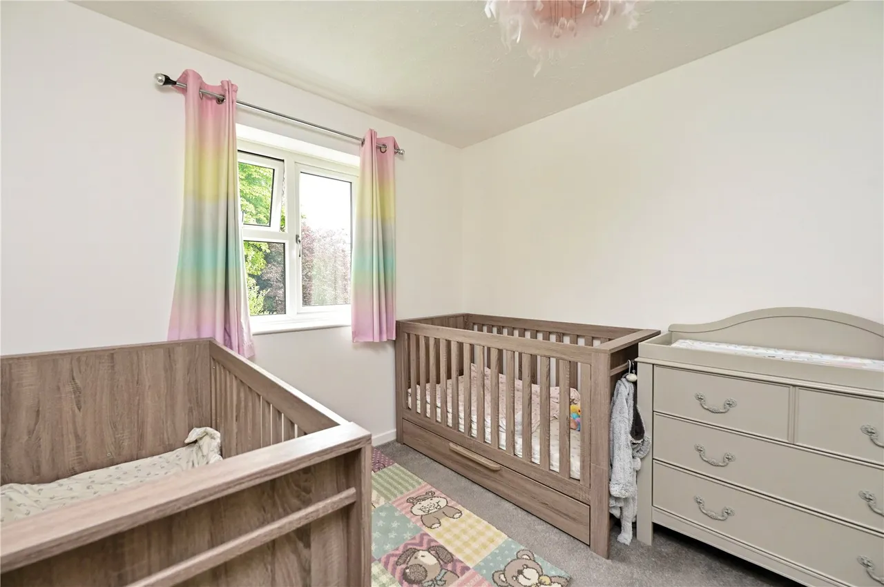 Larch Way, Farnborough, Hampshire, GU14 0QN, photo 7
