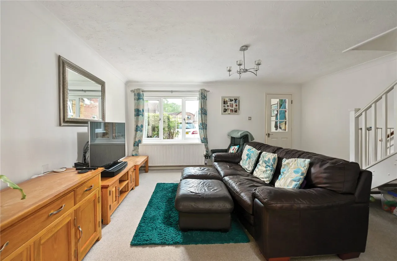 Larch Way, Farnborough, Hampshire, GU14 0QN, photo 6