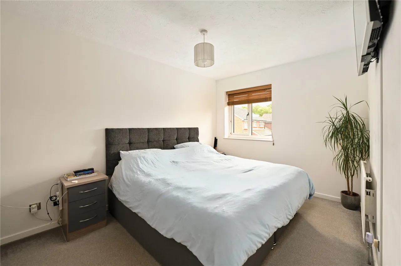 Larch Way, Farnborough, Hampshire, GU14 0QN, photo 5