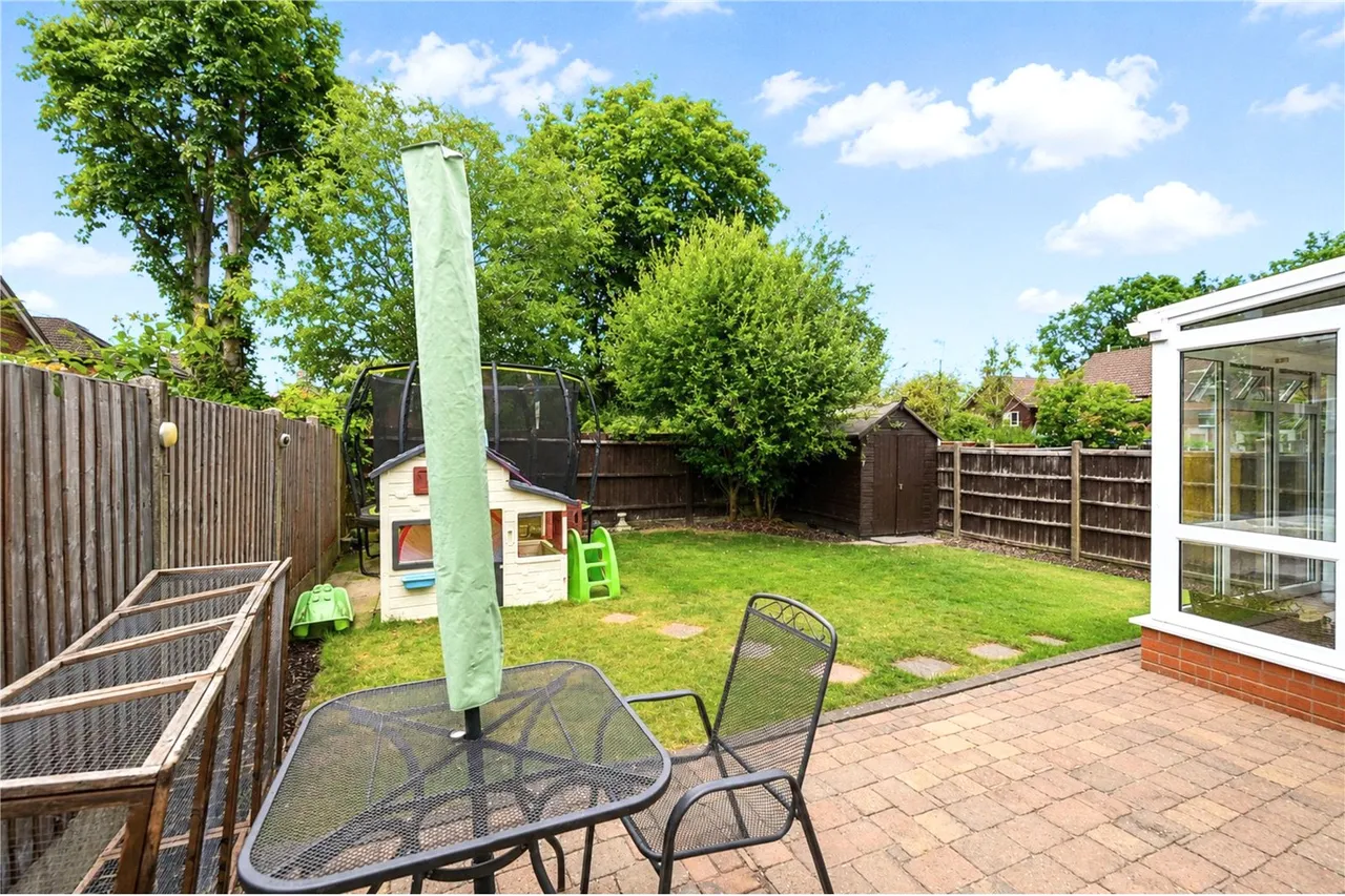 Larch Way, Farnborough, Hampshire, GU14 0QN, photo 12