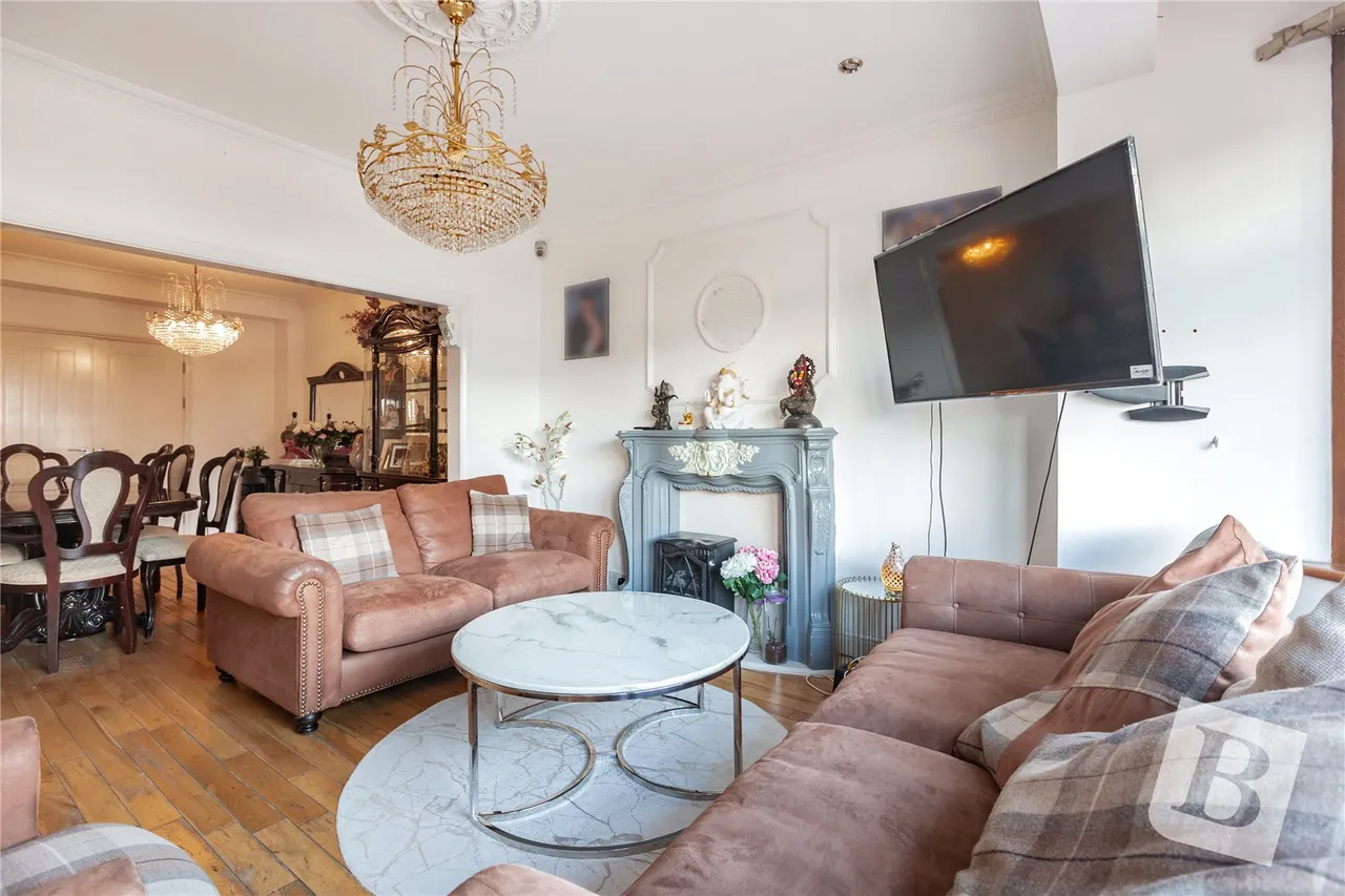 Eastern Avenue, Ilford, IG2, photo 9