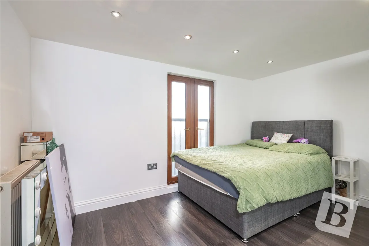 Eastern Avenue, Ilford, IG2, photo 18