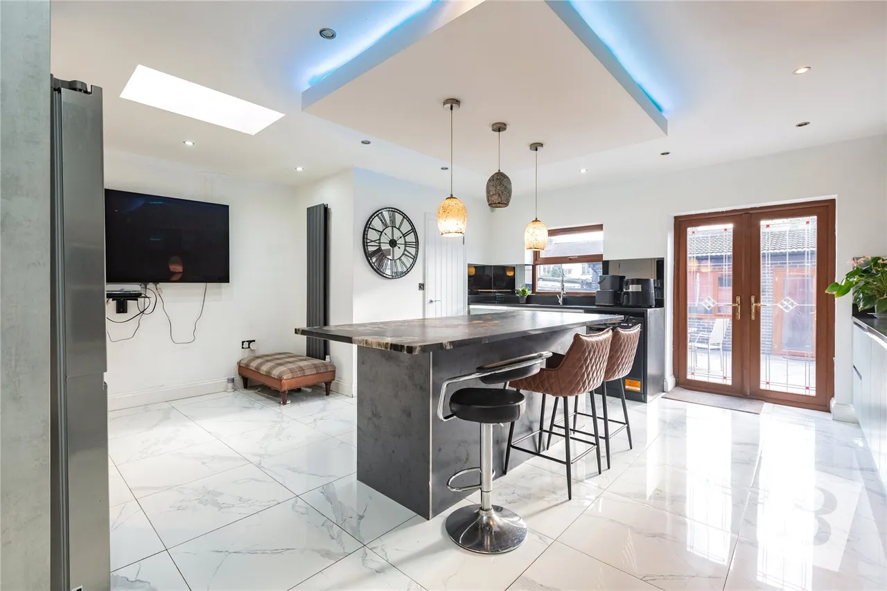 5 bed house for sale, Eastern Avenue, Ilford, IG2