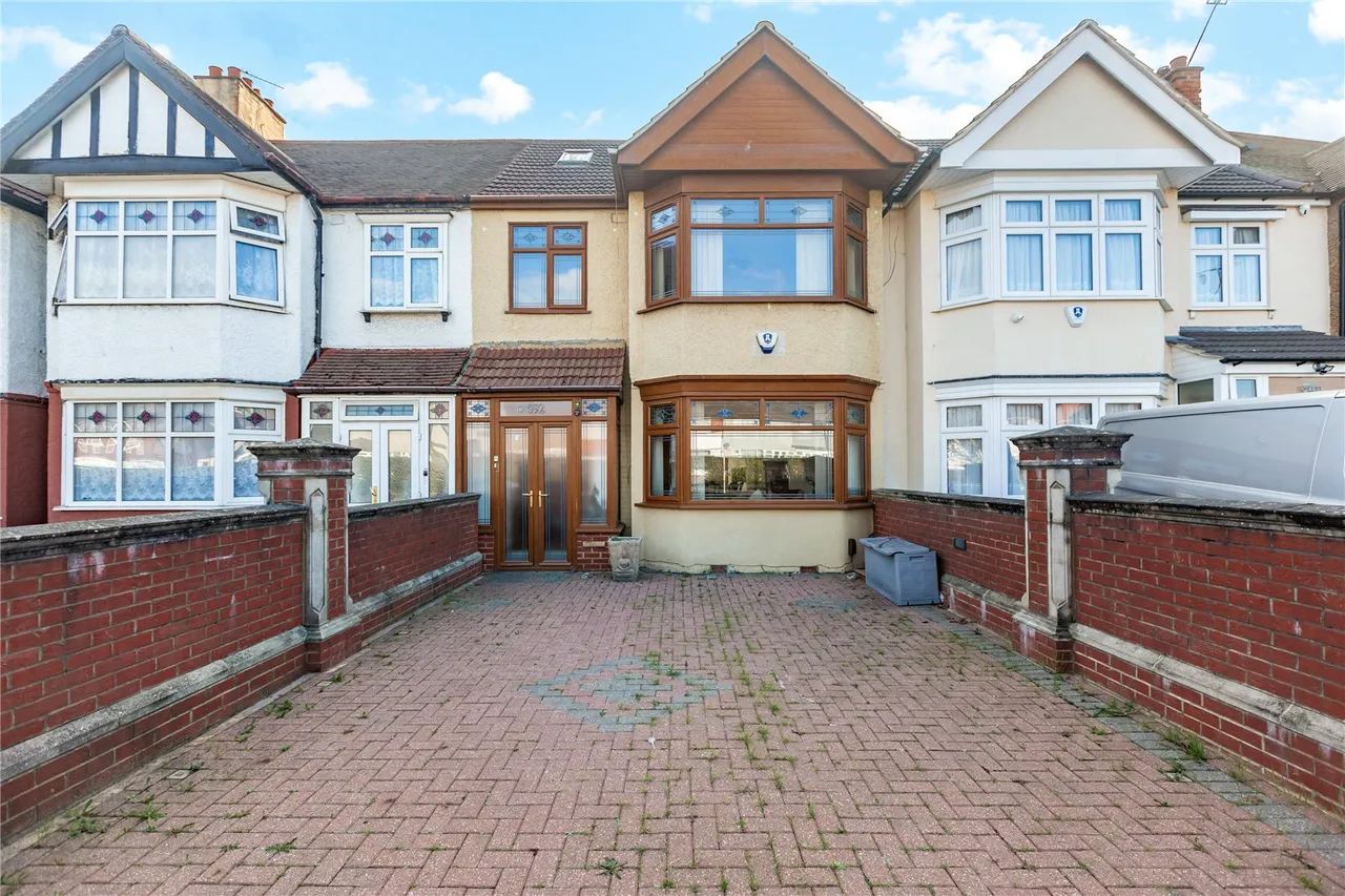 Eastern Avenue, Ilford, IG2, photo 40