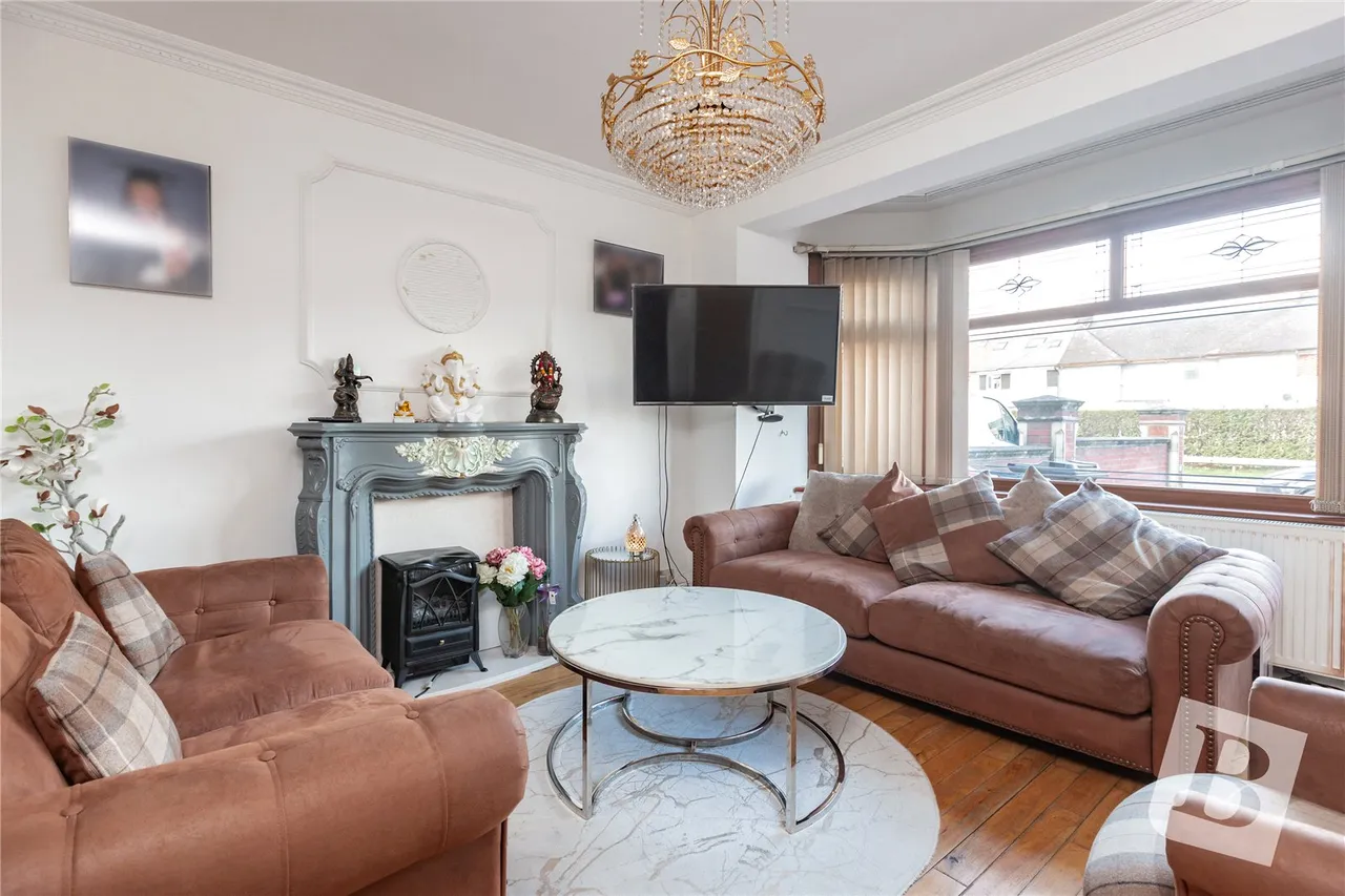 Eastern Avenue, Ilford, IG2, photo 8