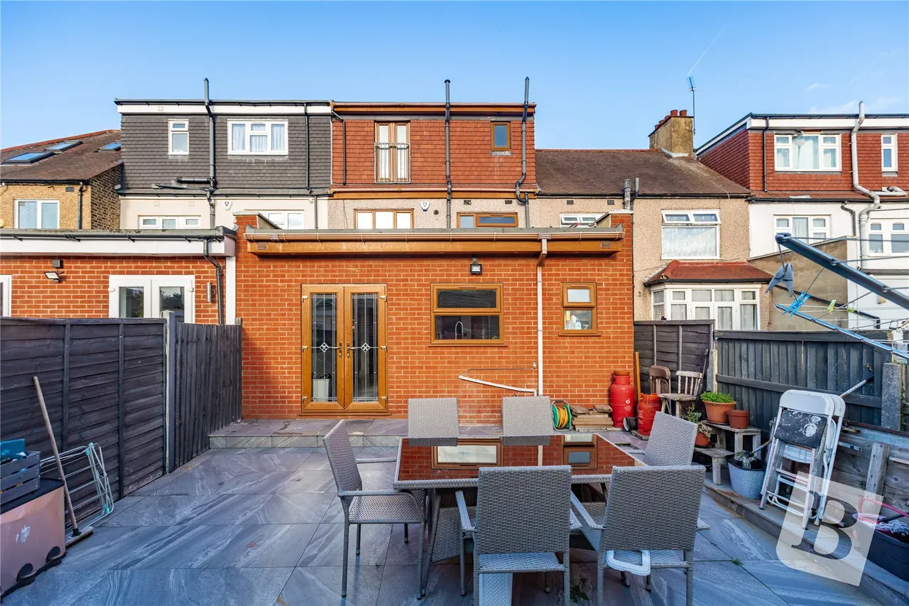 Eastern Avenue, Ilford, IG2, photo 36