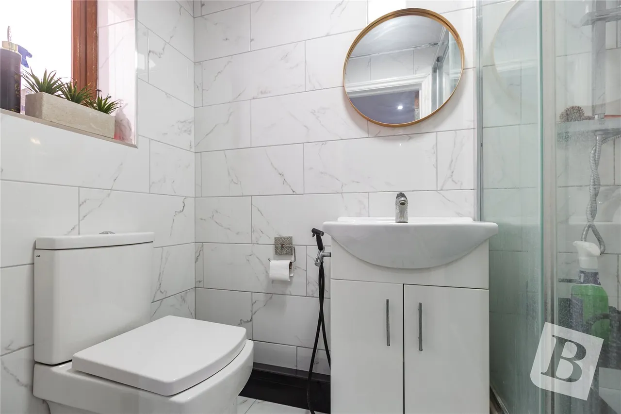 Eastern Avenue, Ilford, IG2, photo 28