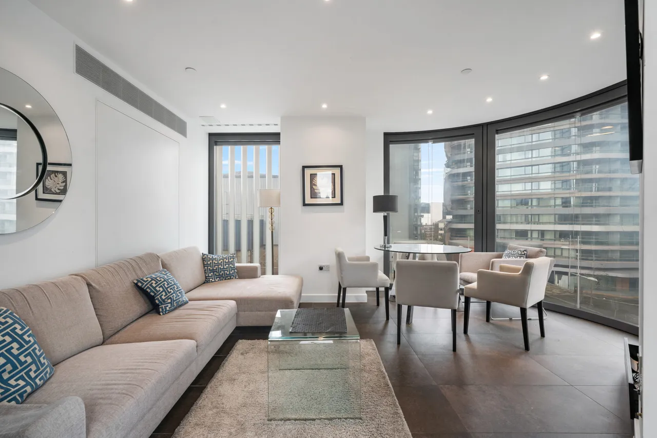 2 bed flat for sale — Chronicle Tower, City Road, London EC1V