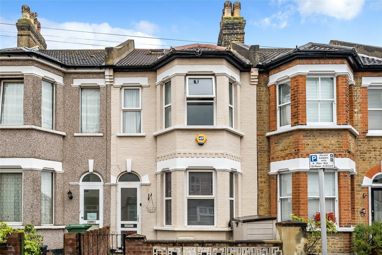 4 bed house for sale — Elliott Road, Bromley, BR2