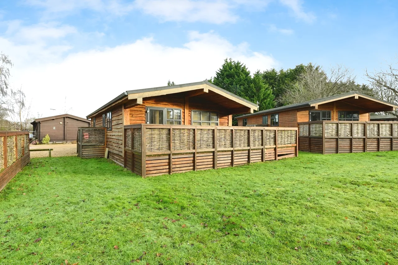 2 bed property for sale — Woodlakes Park, Holme Road Stowbridge, Kings Lynn, Norfolk, PE34