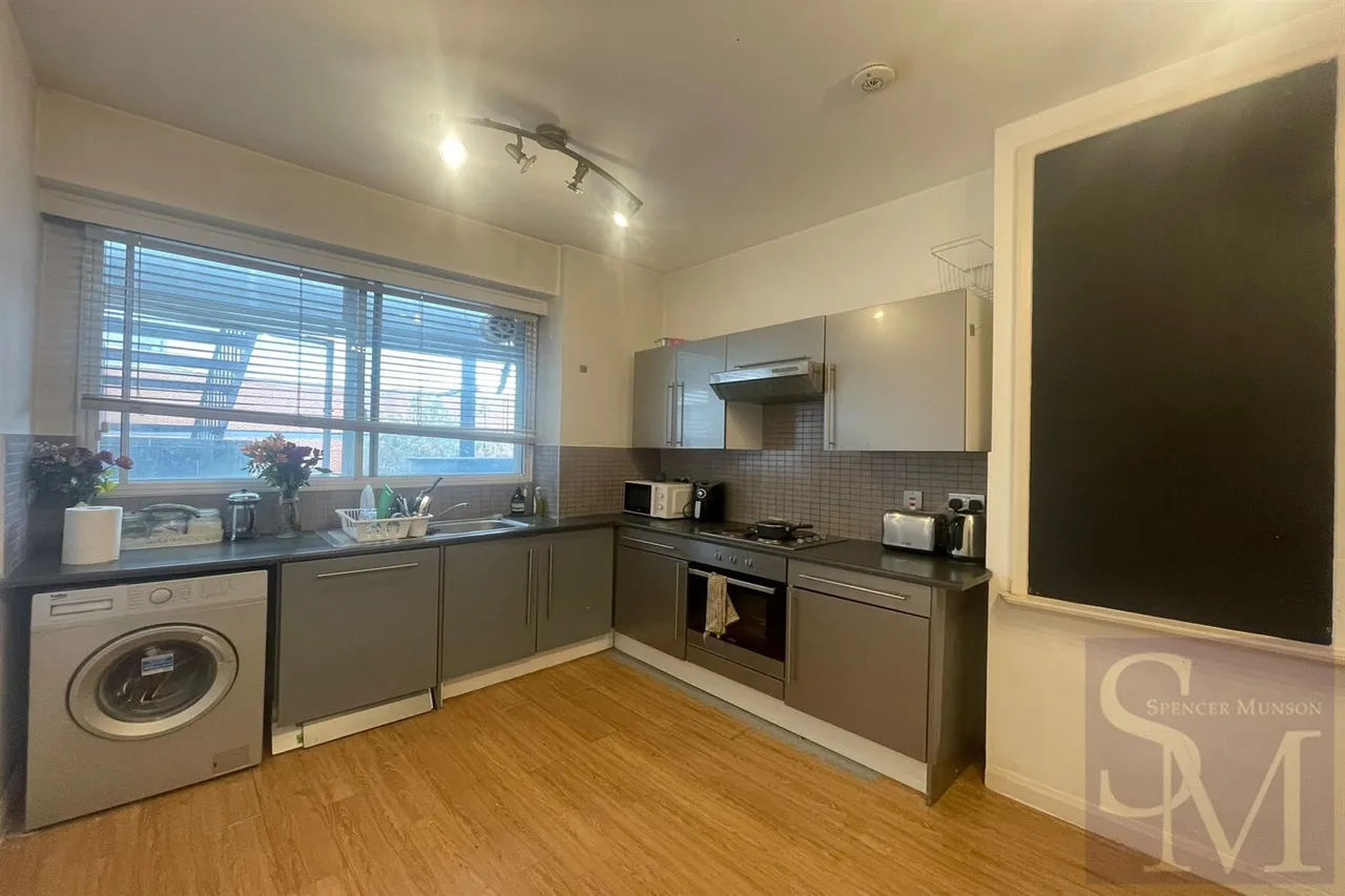 High Road, Loughton, IG10, photo 5