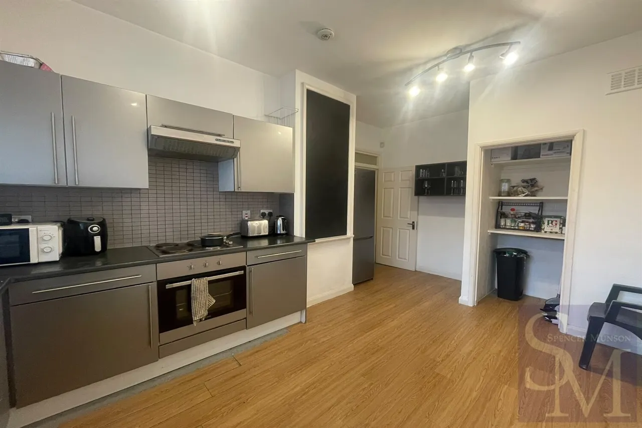 High Road, Loughton, IG10, photo 6