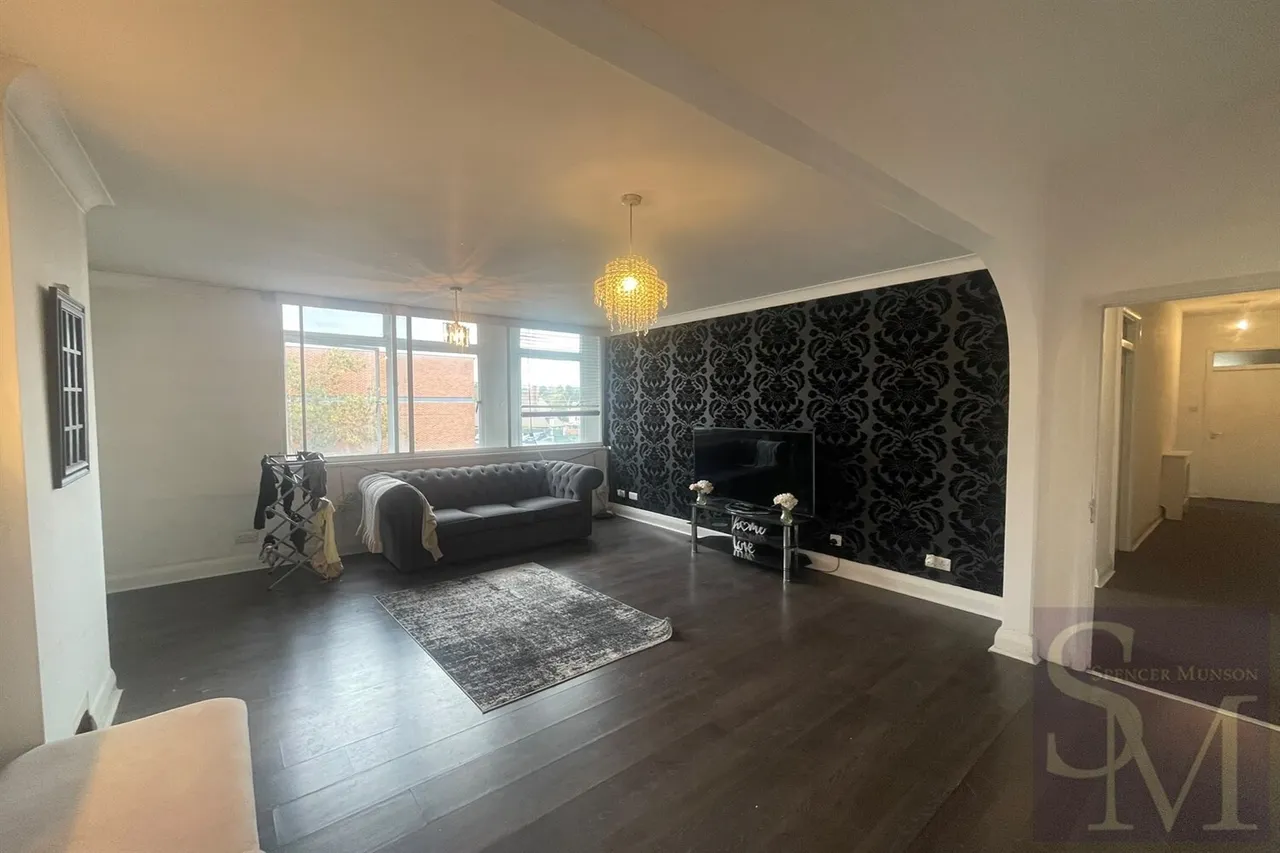 High Road, Loughton, IG10, photo 3