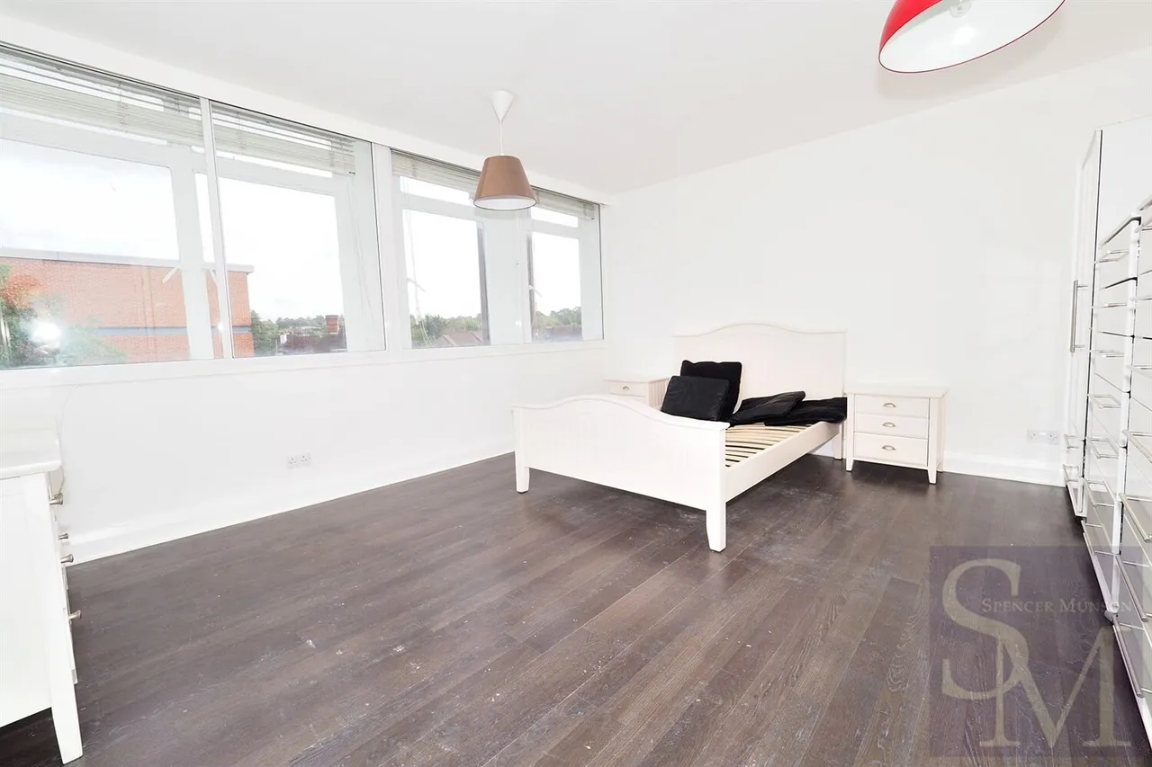 High Road, Loughton, IG10, photo 8