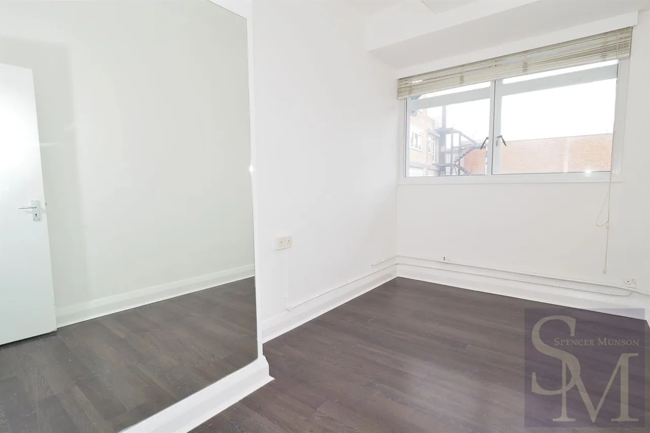High Road, Loughton, IG10, photo 10