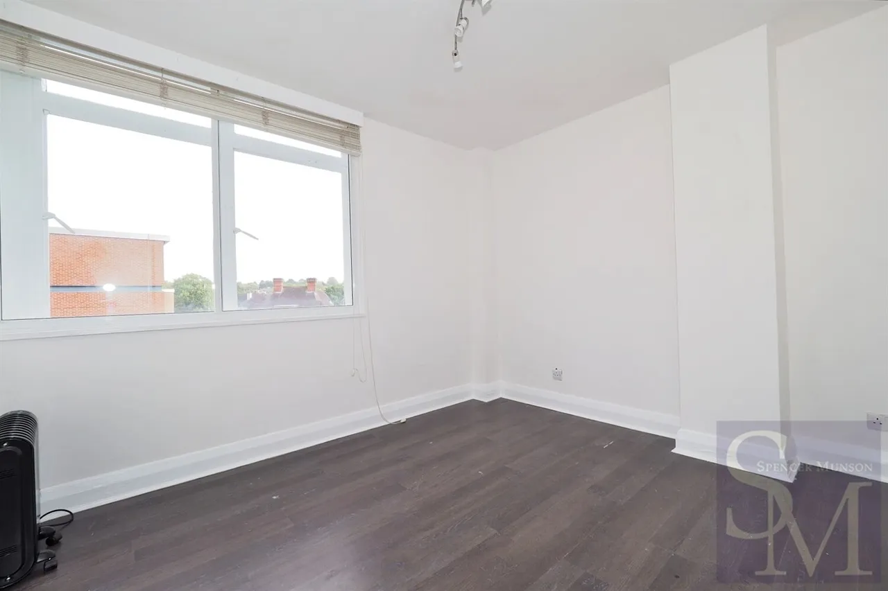 High Road, Loughton, IG10, photo 9