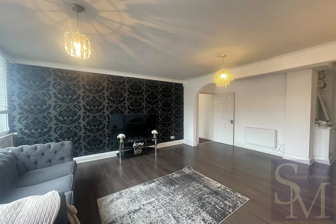 High Road, Loughton, IG10, photo 2