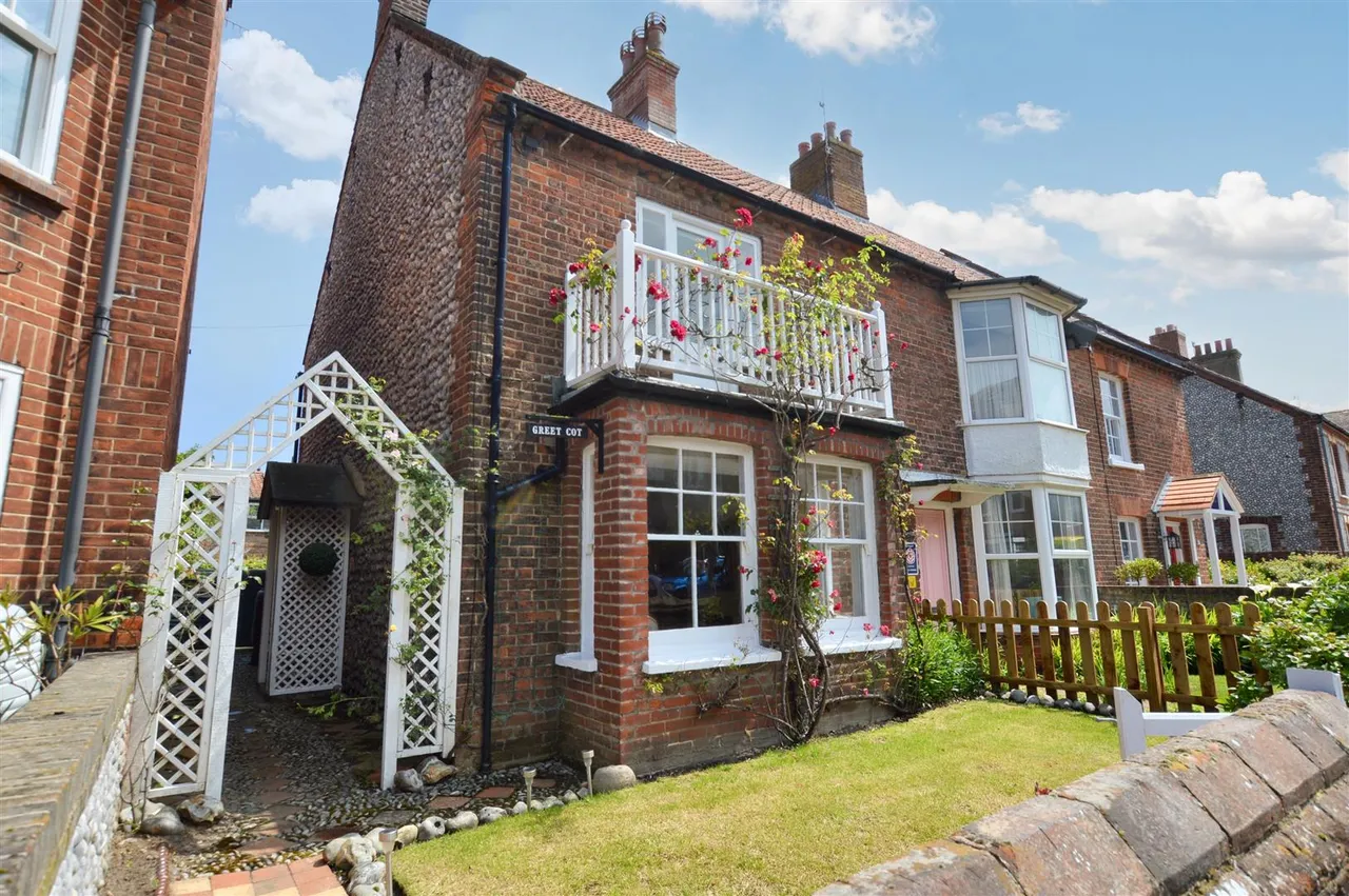 2 bed house for sale, Augusta Street, Sheringham, NR26