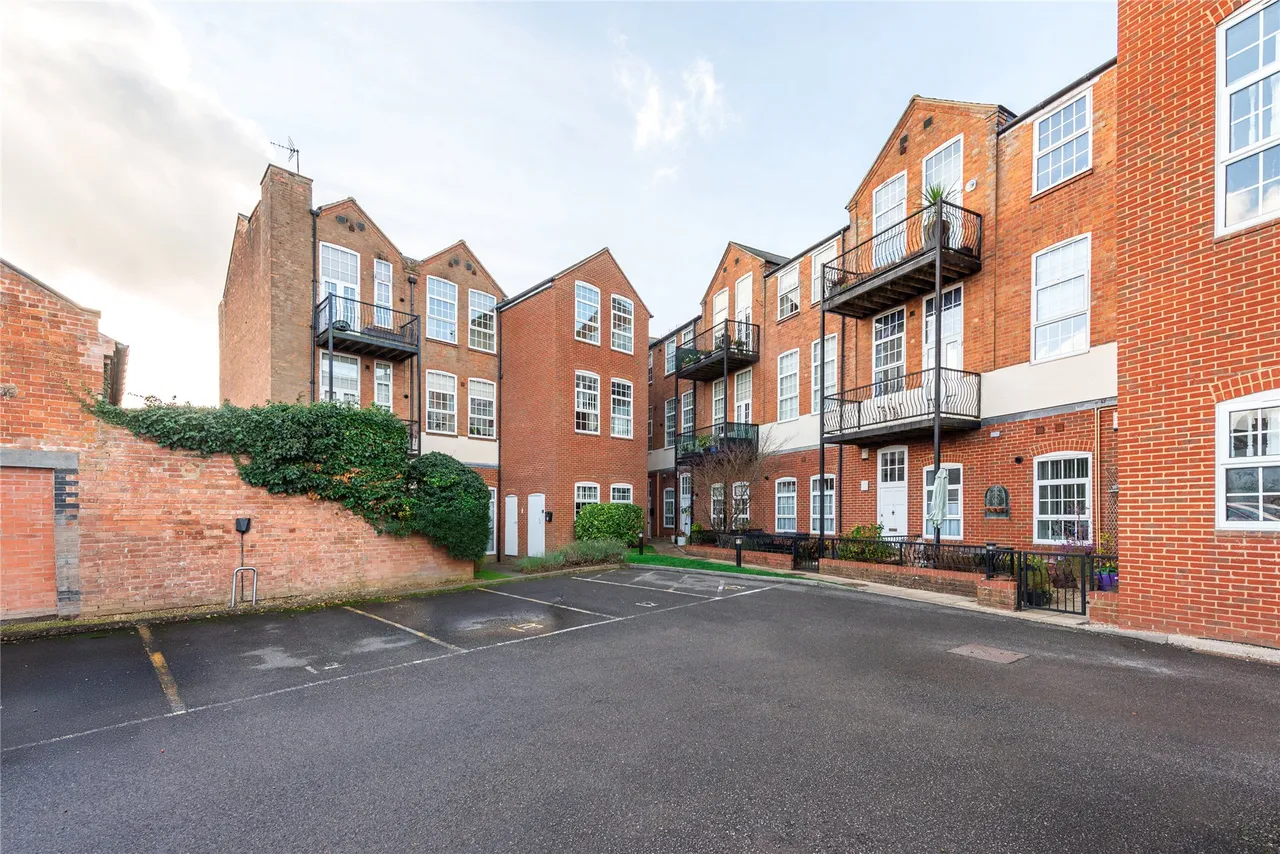 Kensington Place, Wellingborough Road, MK46, photo 10