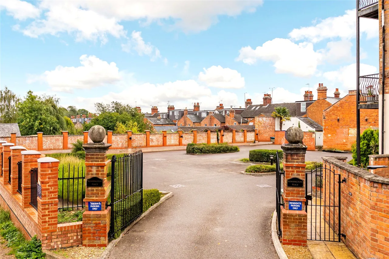 Kensington Place, Wellingborough Road, MK46, photo 12