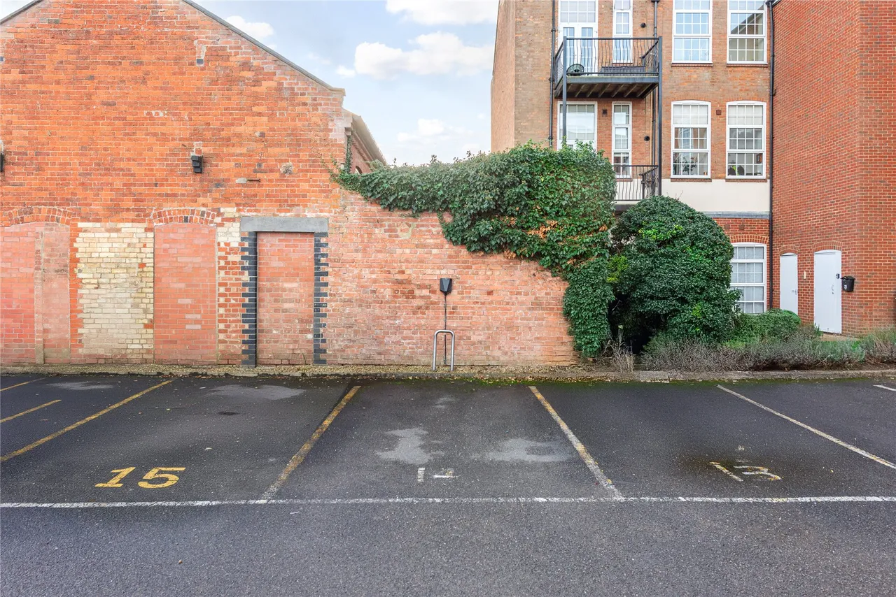 Kensington Place, Wellingborough Road, MK46, photo 11