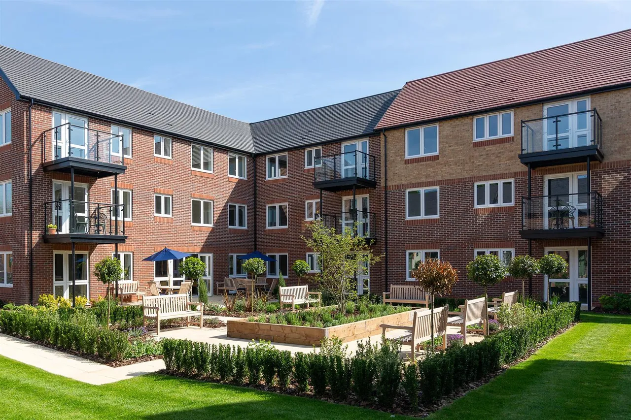 Bewick Court, Evesham, WR11, photo 8