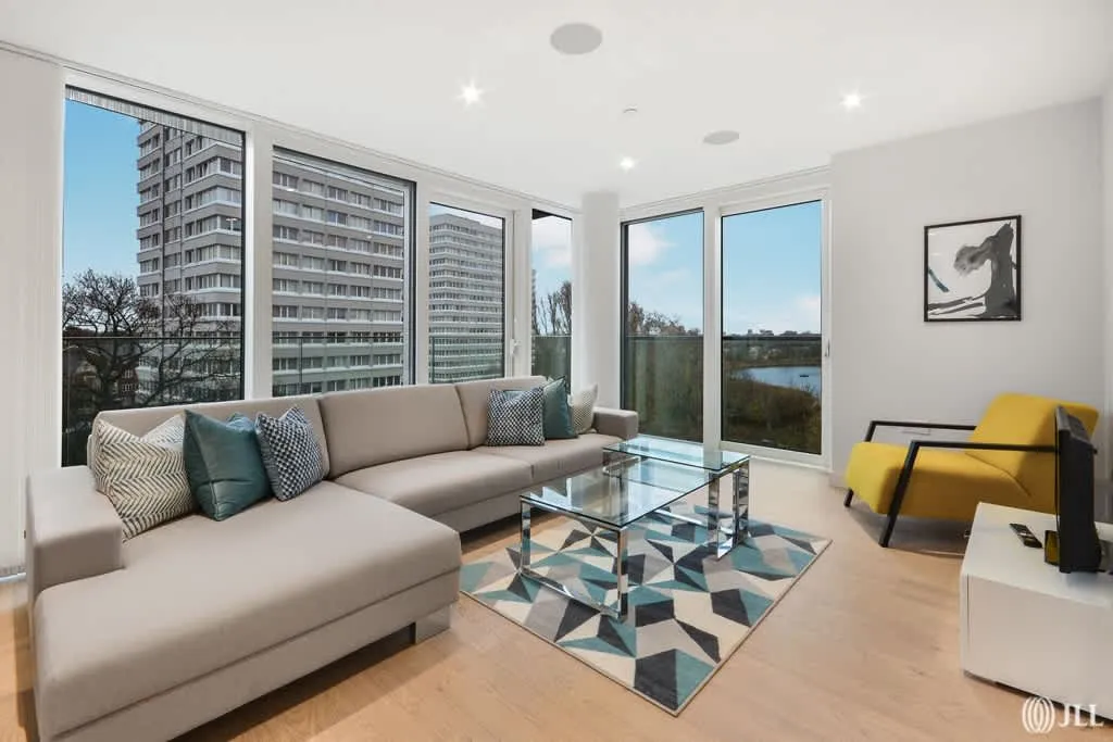 3 bed flat to rent, Skylark Point, London, N4