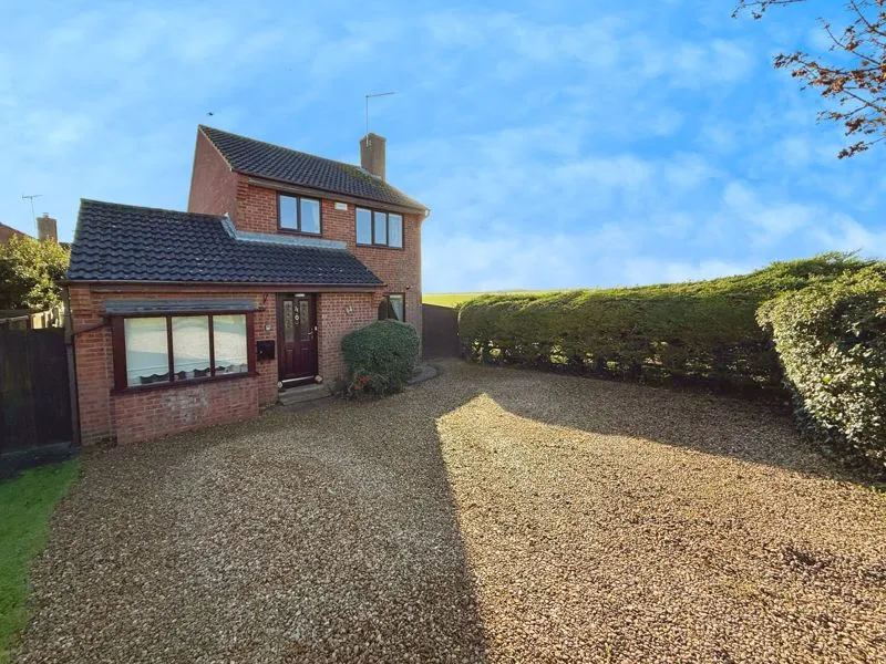 3 bed house for sale — Clipsham Road, Castle Bytham