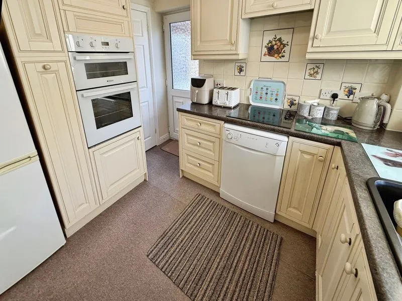 Clipsham Road, Castle Bytham, photo 6