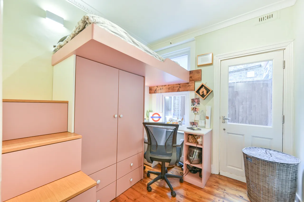 224 Chapter Road, London, photo 9