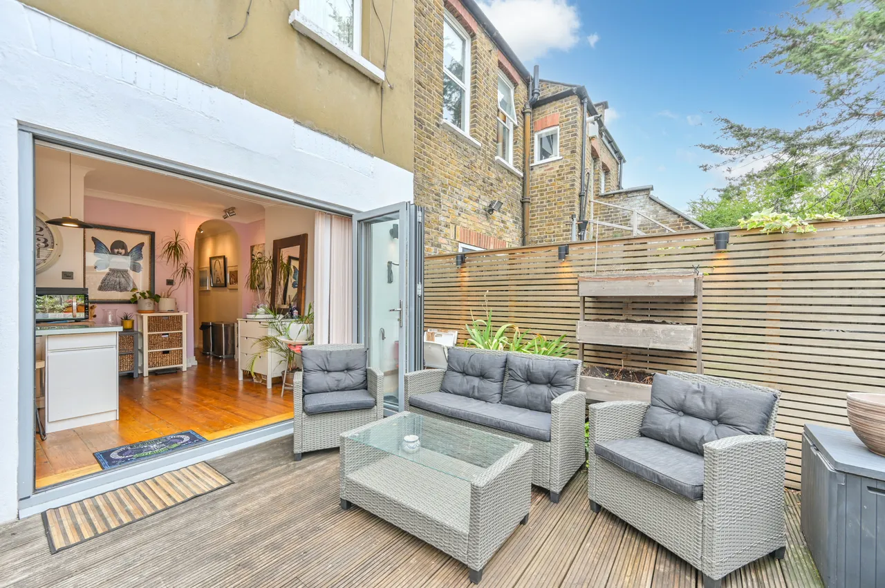 224 Chapter Road, London, photo 3