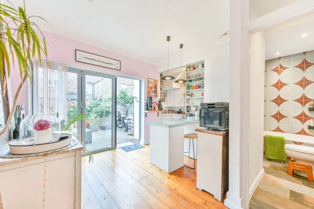 224 Chapter Road, London, photo 6