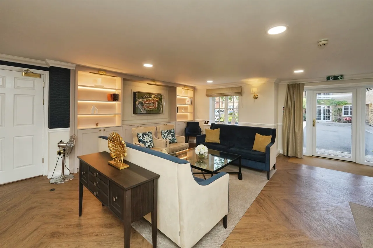 Chantry Court, Westbury, photo 12