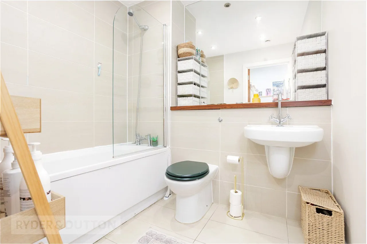Victoria Street, Glossop, SK13, photo 10