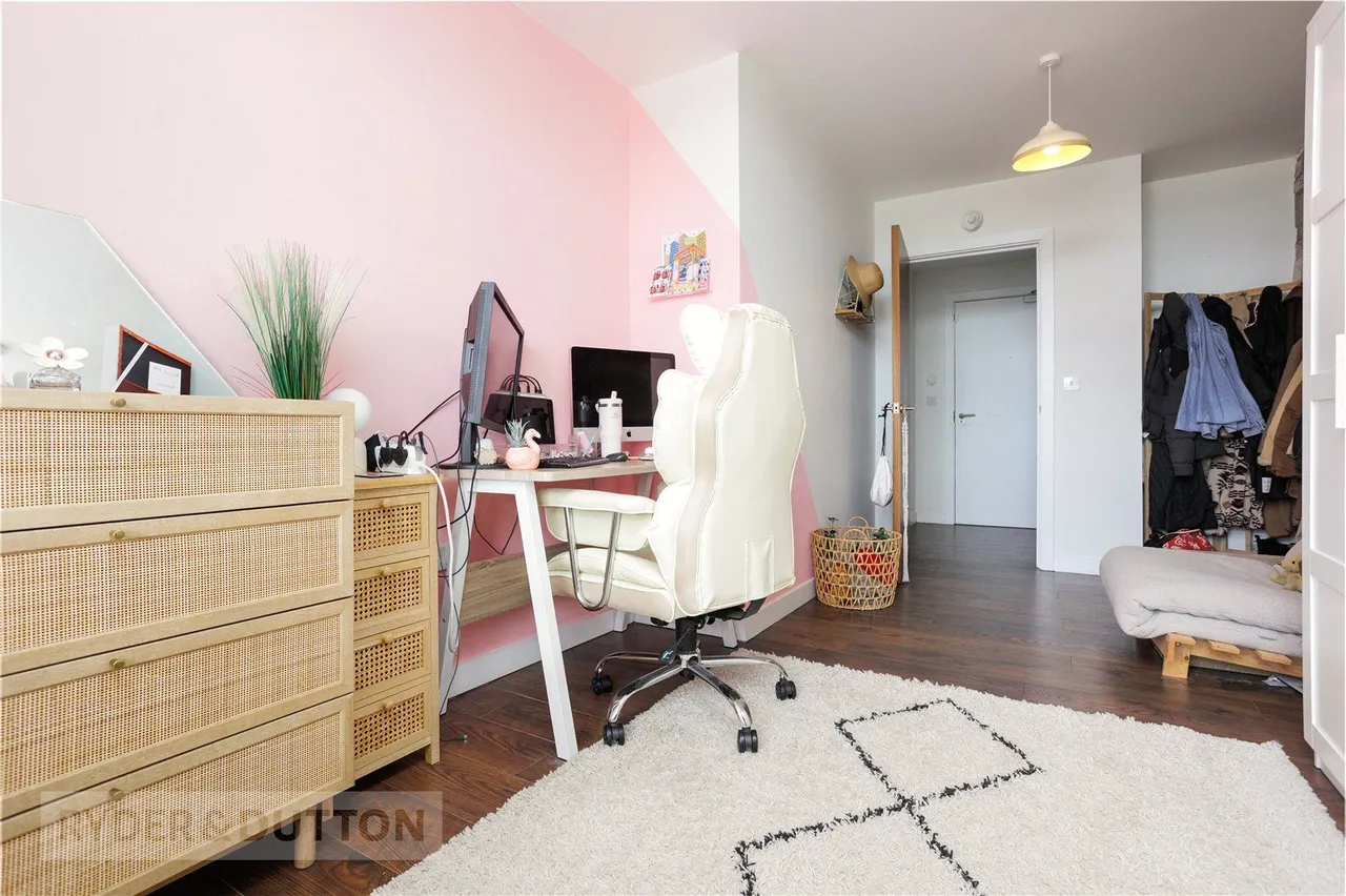 Victoria Street, Glossop, SK13, photo 12