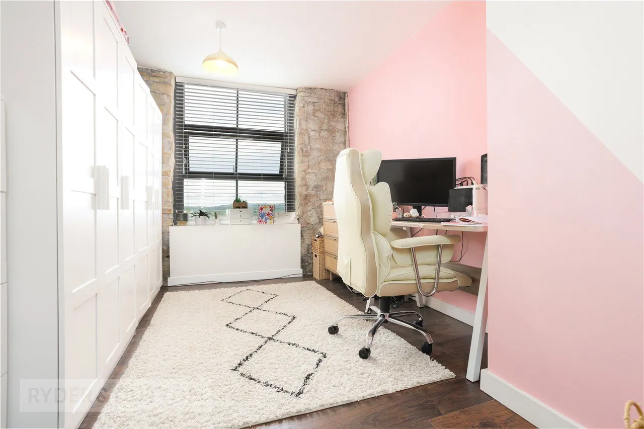 Victoria Street, Glossop, SK13, photo 11