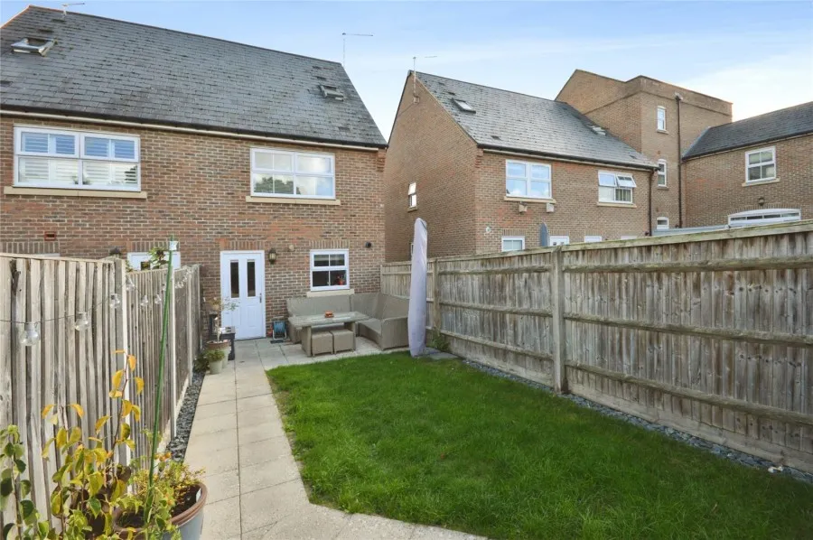 with 3 bedrooms in Stansted, CM24, photo 11